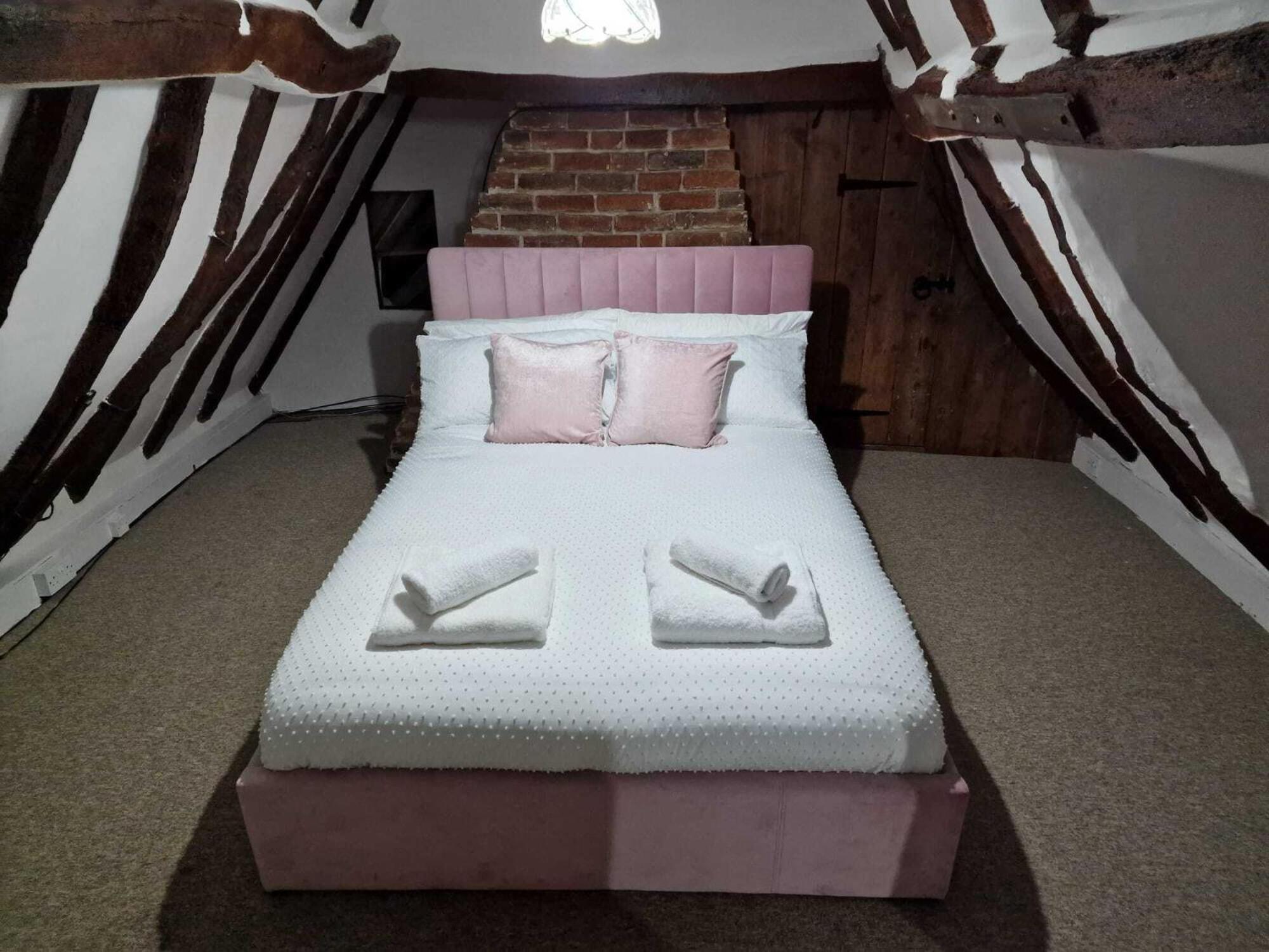 Two Bedroom Grade Ll Cottage At Az Luxury Stays Honey Horsefield With Wifi And Free Parking Hundon Exterior photo